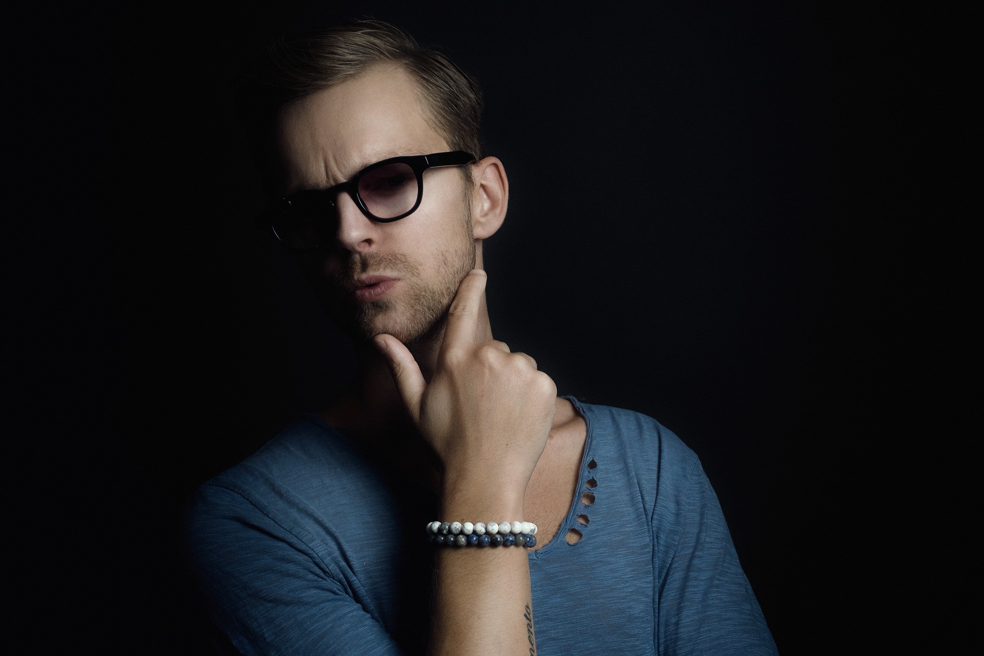 handsome-4144051_1920