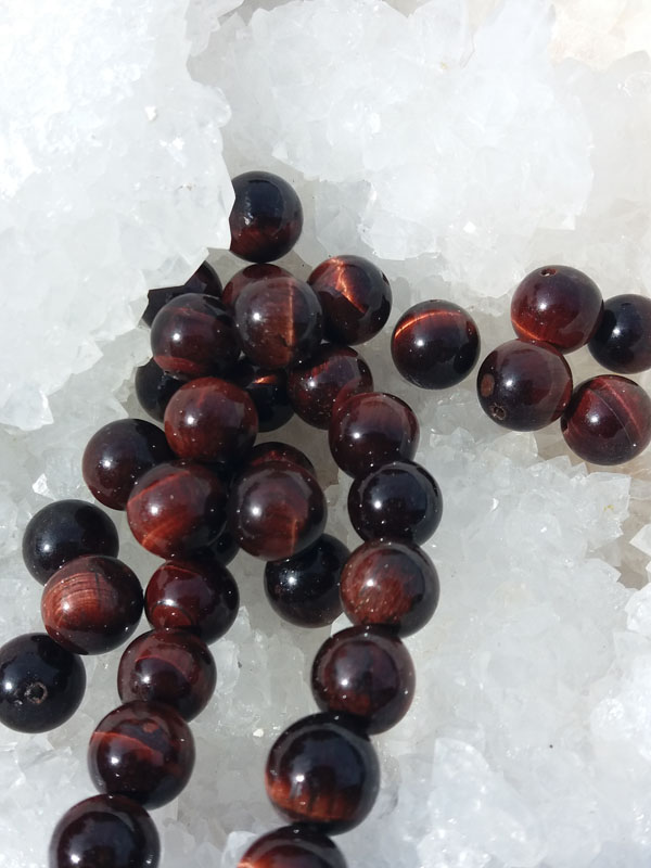 L'Oeil de Taureau est une pierre de protection, pierre des sportifs alliant force et courage.